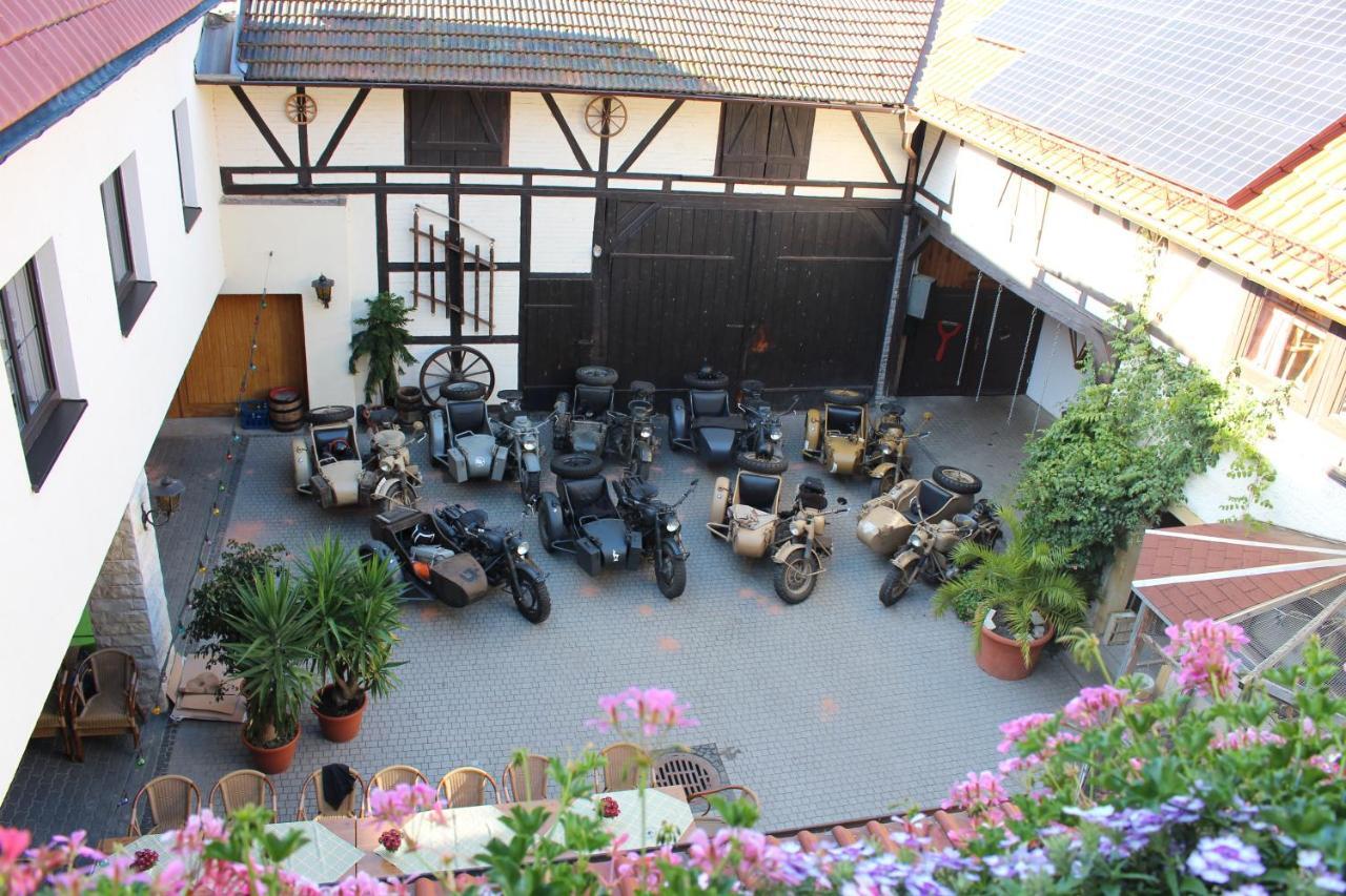 Pension Zur Gruenen Eiche Kaulsdorf Exterior foto
